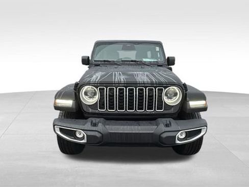 Used 2025 Jeep Wrangler Unlimited Sahara image 6