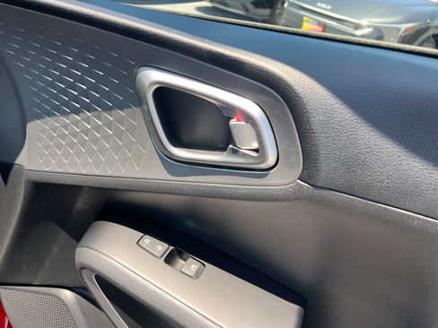 Certified 2025 Kia Soul LX FWD image 17
