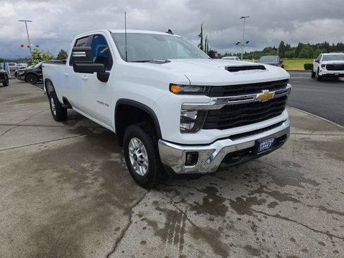 Used 2025 Chevrolet Silverado 2500 LT w/ Convenience Package AWD/4WD image 8