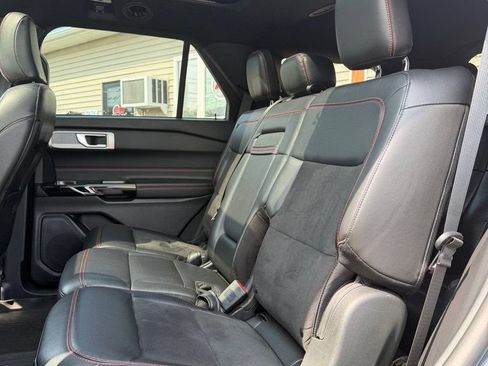 Used 2022 Ford Explorer ST-Line w/ Class IV Trailer Tow Package AWD/4WD image 12