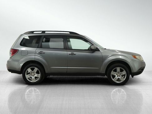 Used 2010 Subaru Forester 2.5X Premium image 6