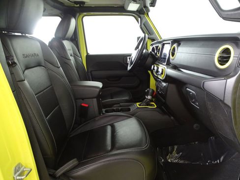 Used 2023 Jeep Wrangler Unlimited Sahara w/ Cold Weather Group image 16