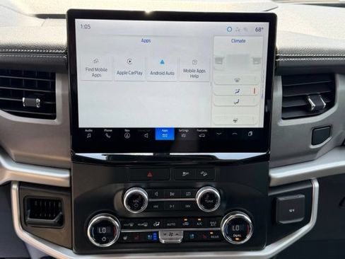 Used 2022 Ford Expedition XLT AWD/4WD image 5