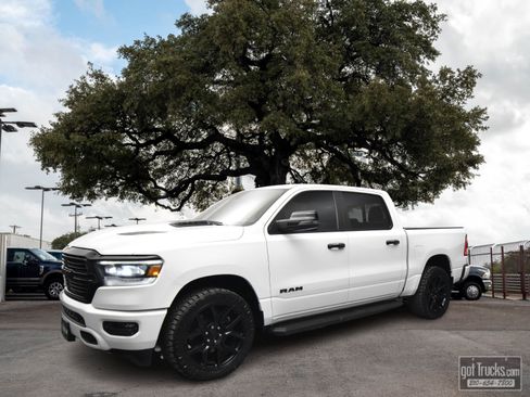 Used 2023 RAM 1500 Laramie AWD/4WD image 1