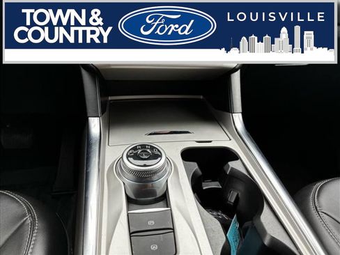 Used 2024 Ford Explorer XLT w/ Equipment Group 202A RWD image 13