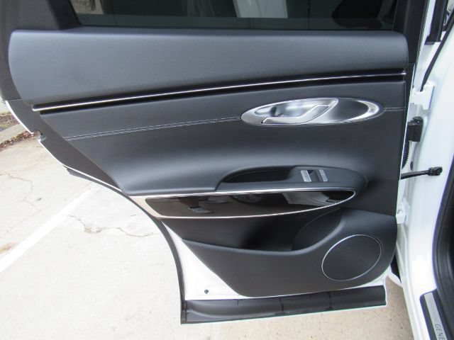 Used 2022 Genesis GV70 2.5T AWD/4WD image 18