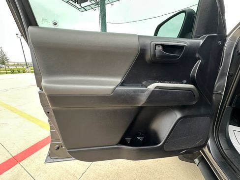 Used 2020 Toyota Tacoma SR5 RWD image 30