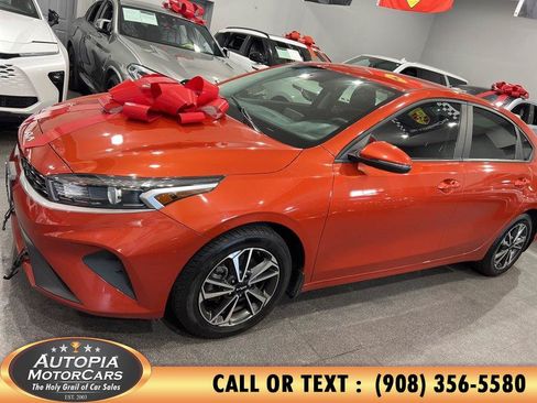 Used 2023 Kia Forte LXS w/ LXS Technology Package FWD image 3