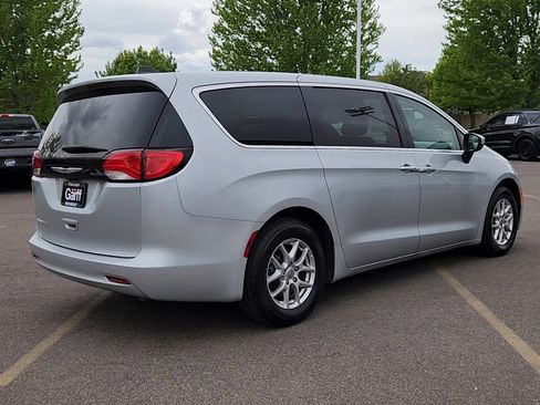 Used 2022 Chrysler Voyager LX FWD image 15
