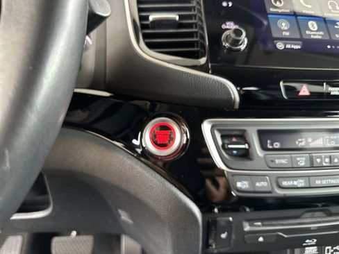 Used 2020 Honda Pilot Touring image 17