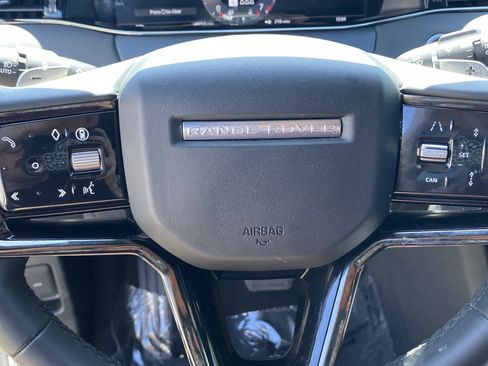 Used 2024 Land Rover Range Rover Evoque S AWD/4WD image 8
