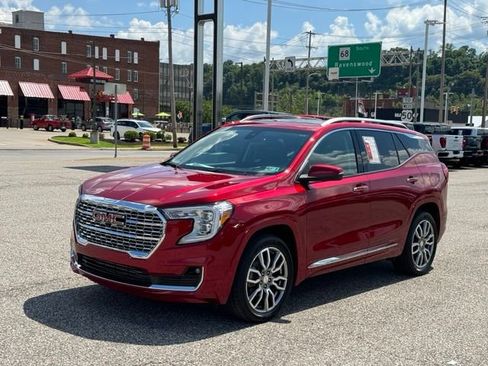 Used 2024 GMC Terrain Denali w/ Denali Premium Package AWD/4WD image 2