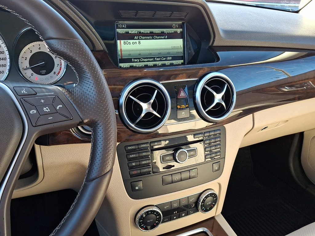 Used 2015 Mercedes-Benz GLK 350 4MATIC image 25