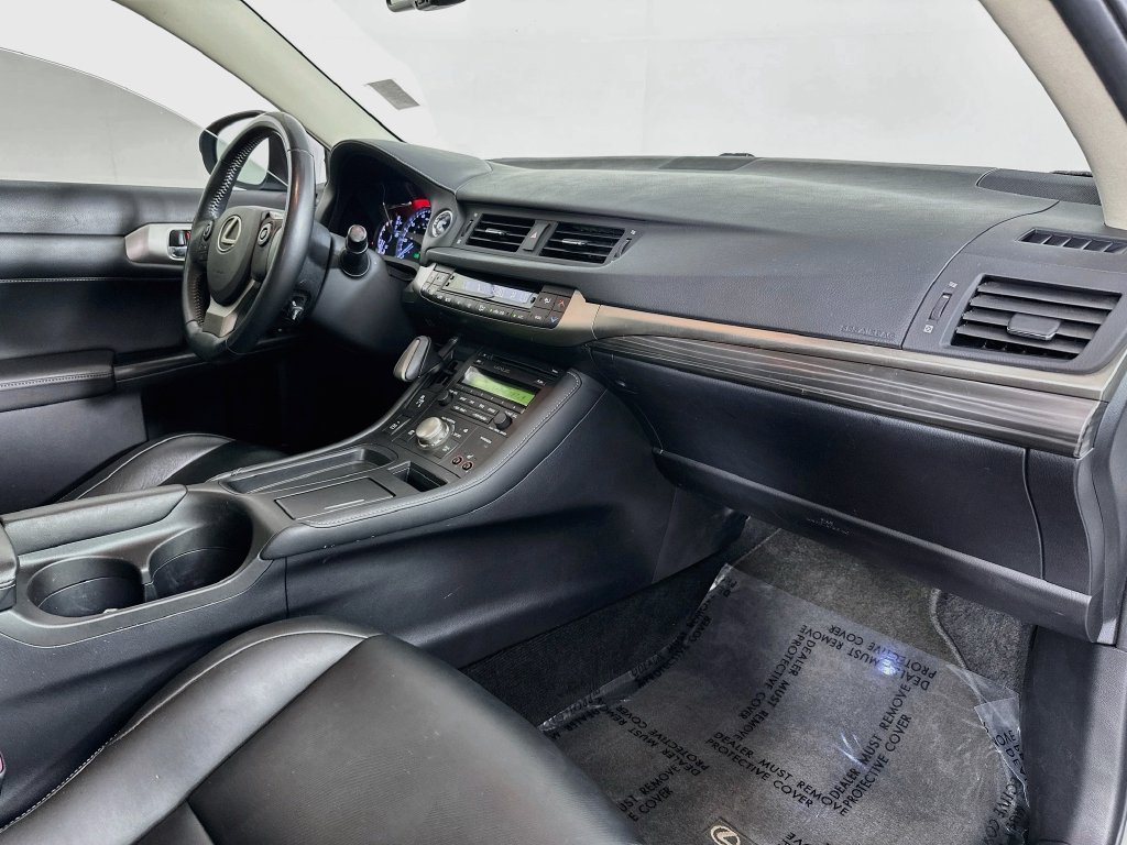 Used 2015 Lexus CT 200h w/ Seat Comfort Package FWD image 29