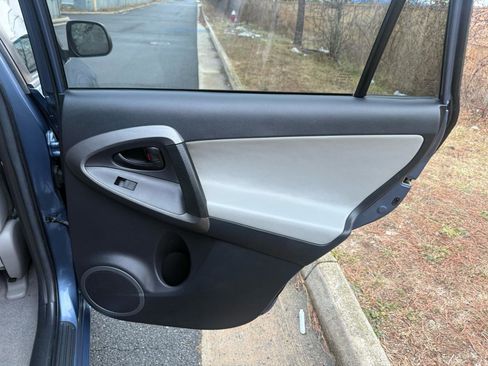 Used 2012 Toyota RAV4 FWD w/ Upgrade Value Pkg image 26