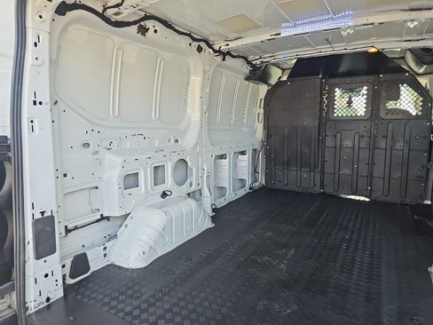 Used 2016 Ford Transit 250 130 Low Roof RWD image 11