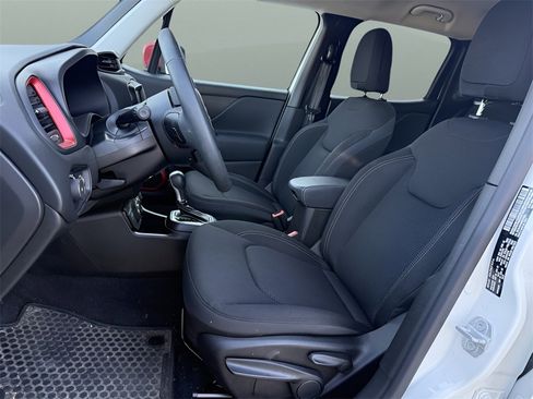 Used 2023 Jeep Renegade Latitude image 27