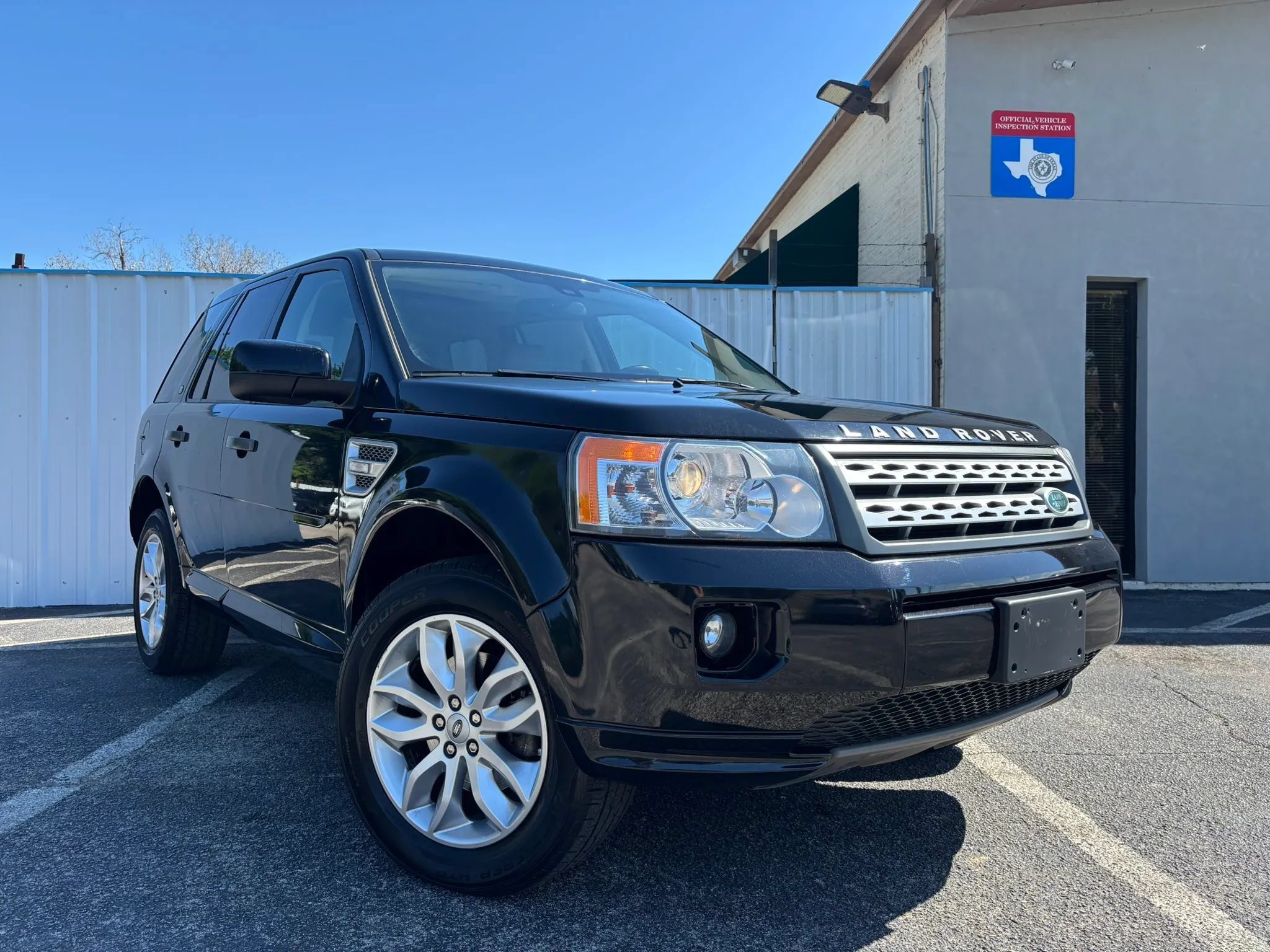 Used 2011 Land Rover LR2 HSE AWD/4WD image 7