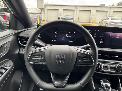 Used 2025 Buick Envista Sport Touring image 28