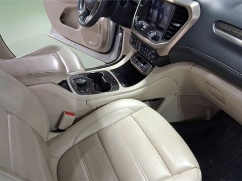 Used 2022 GMC Acadia Denali w/ Denali Technology Package image 14
