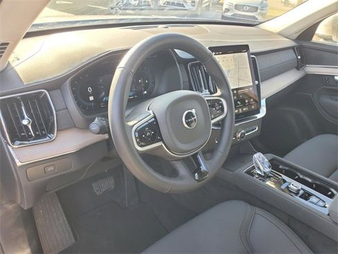 Used 2025 Volvo XC90 B6 Plus image 17