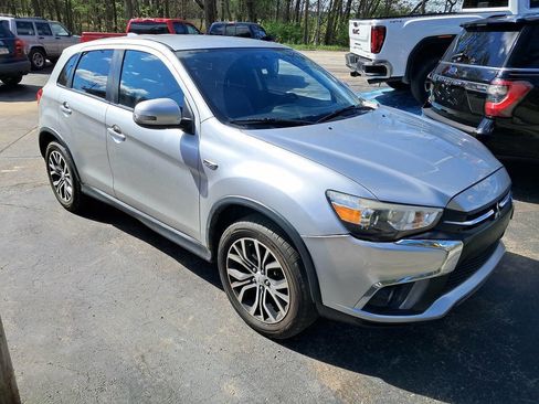 Used 2018 Mitsubishi Outlander Sport SE image 2