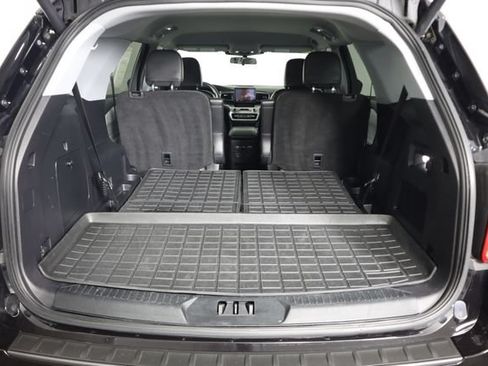 Used 2021 Ford Explorer XLT w/ Equipment Group 202A AWD/4WD image 58