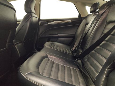 Used 2018 Ford Fusion SE FWD image 18