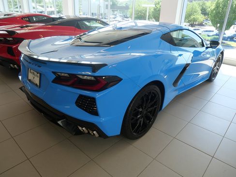 Used 2024 Chevrolet Corvette Stingray Preferred Cpe w/ Battery Protection Package RWD image 5