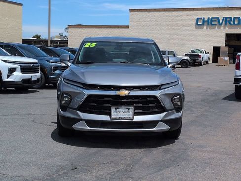 Used 2025 Chevrolet Blazer LT FWD image 3