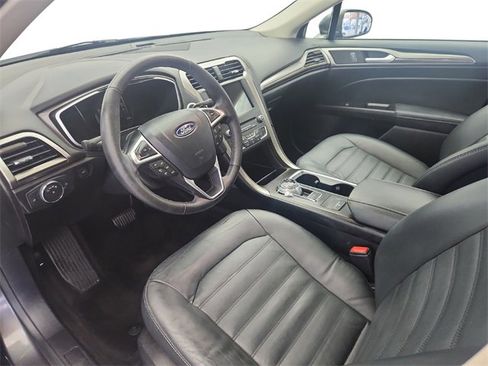 Used 2018 Ford Fusion SE w/ Fusion SE Technology Package image 9