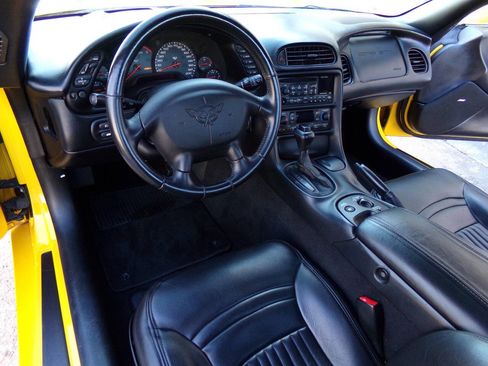 Used 2001 Chevrolet Corvette Convertible w/ Preferred Equipment Group2 image 16