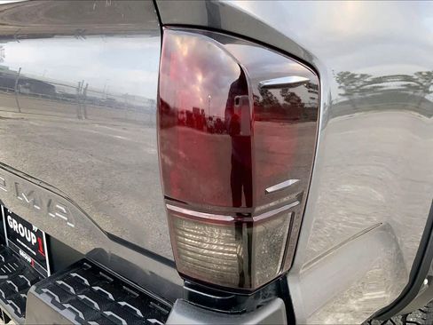 Used 2020 Toyota Tacoma SR image 30