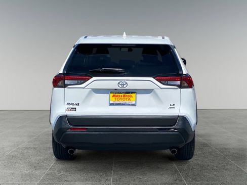 Used 2024 Toyota RAV4 LE AWD/4WD image 4