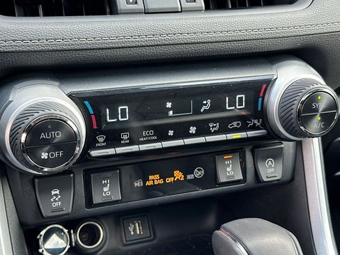 Used 2023 Toyota RAV4 XLE Premium image 28