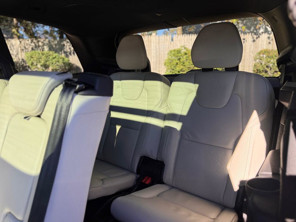 Used 2022 Volvo XC90 T8 R-Design w/ Advanced Package AWD/4WD image 25