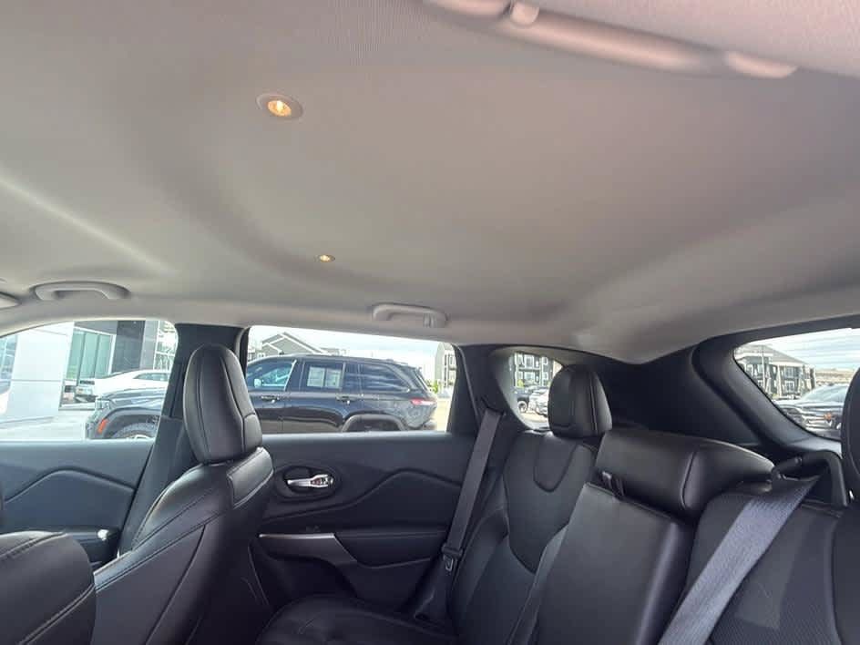 Used 2021 Jeep Cherokee Latitude Lux w/ Comfort/Convenience Group AWD/4WD image 36