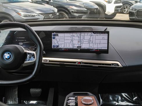 Used 2023 BMW iX xDrive50 w/ Premium Package AWD/4WD image 9