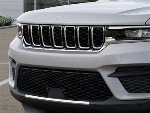 New 2025 Jeep Grand Cherokee Laredo X w/ Luxury Tech Group I image 11