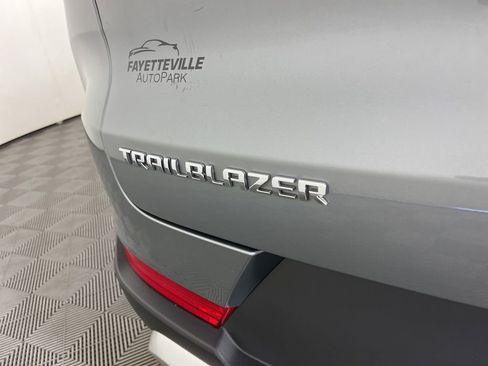 Used 2023 Chevrolet TrailBlazer LT image 3