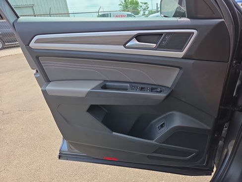 Used 2023 Volkswagen Atlas SEL AWD/4WD image 19