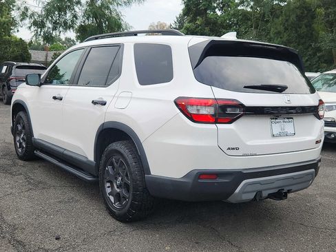 Used 2023 Honda Pilot TrailSport image 4