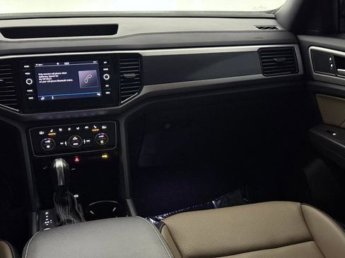 Used 2022 Volkswagen Atlas Cross Sport SE w/ Panoramic Sunroof Package image 28