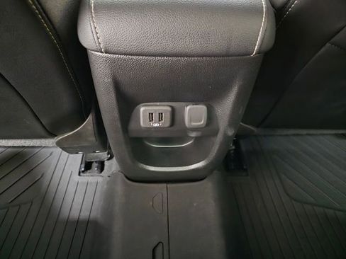 Used 2021 GMC Canyon Denali image 36