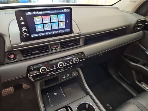 Certified 2025 Honda Pilot Touring image 32