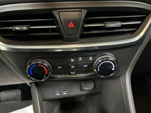Certified 2024 Buick Encore GX Preferred AWD/4WD image 16