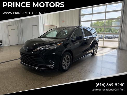 Used 2022 Toyota Sienna XLE AWD/4WD image 1
