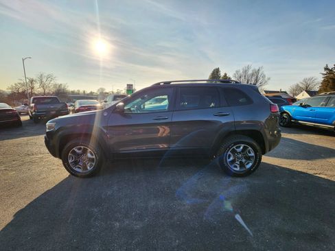 Used 2019 Jeep Cherokee Trailhawk w/ Cold Weather Group AWD/4WD image 4