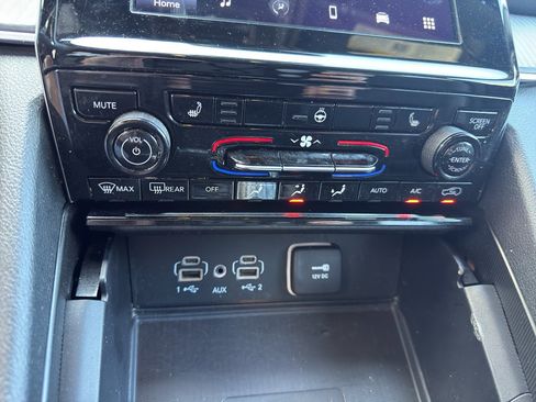 Used 2024 Jeep Grand Cherokee Altitude AWD/4WD image 14
