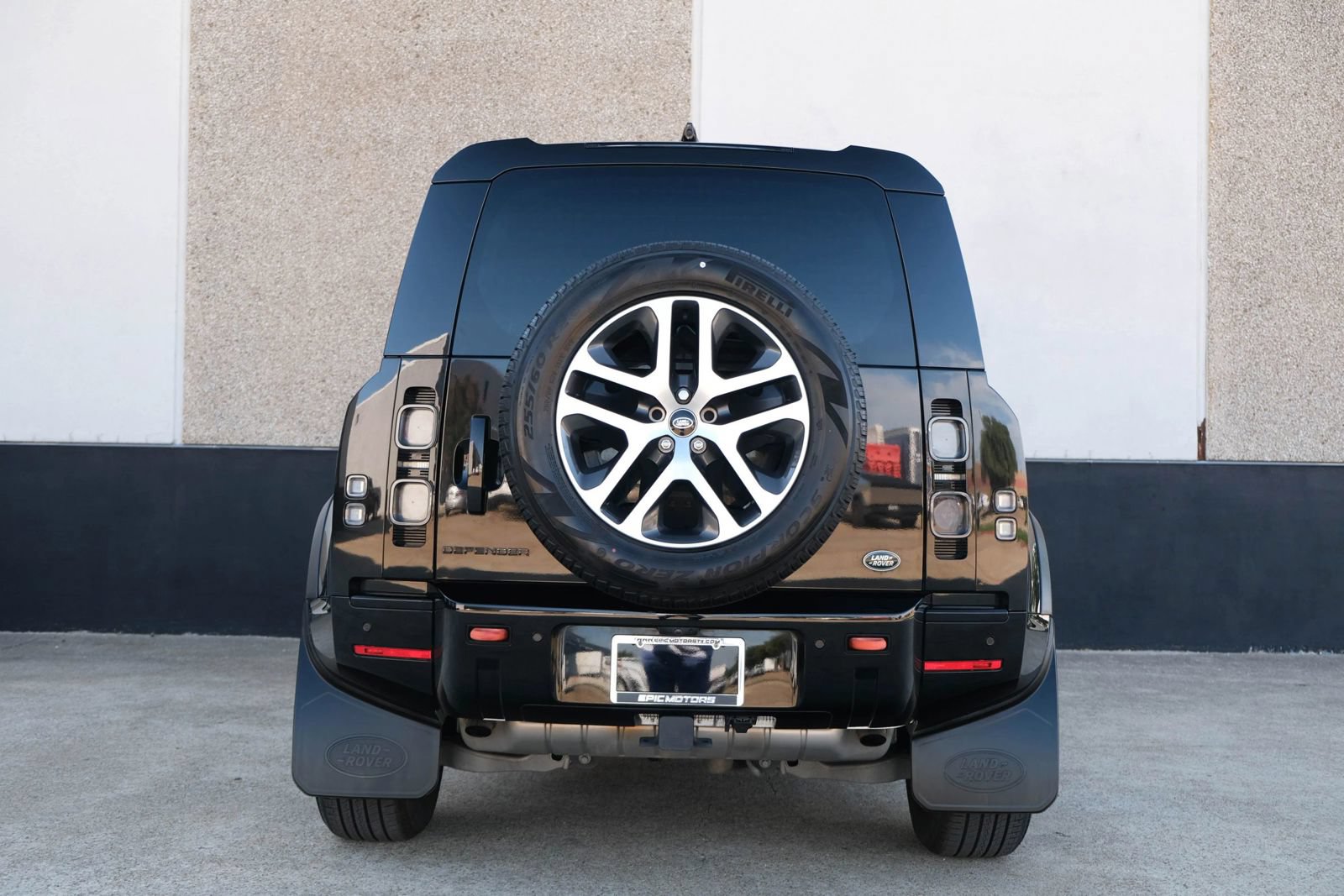 Used 2023 Land Rover Defender 110 X AWD/4WD image 16